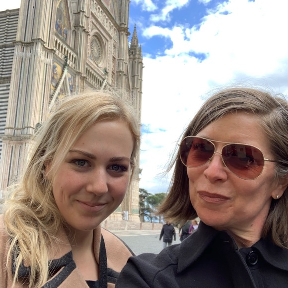 Meet your Posher, Melissa - Picture 3 of 4